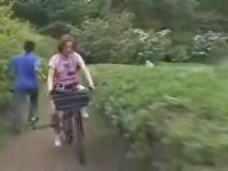 Jaapani koolitüdruk masturbated kuigi ratsutamine a specially modified xxx video bike!
