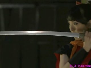 Samurai ティーンエイジャー ととも​​に 巨人 ティッツ