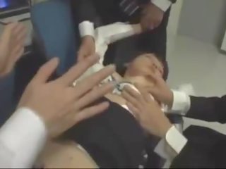 Unconscious офіс mademoiselle пальчатий рот трахкав по її colleagues на в стілець в в офіс