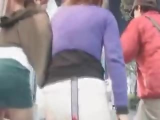 亚洲人 青少年 帅哥美女 闪烁 迷人 腿 在 迷你 裳 户外