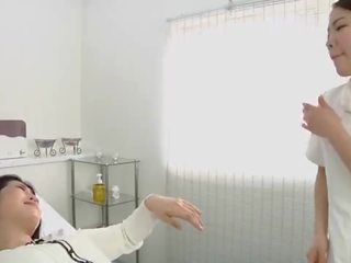 일본의 동성애의 매력적인 침 마사지 진료소 자막